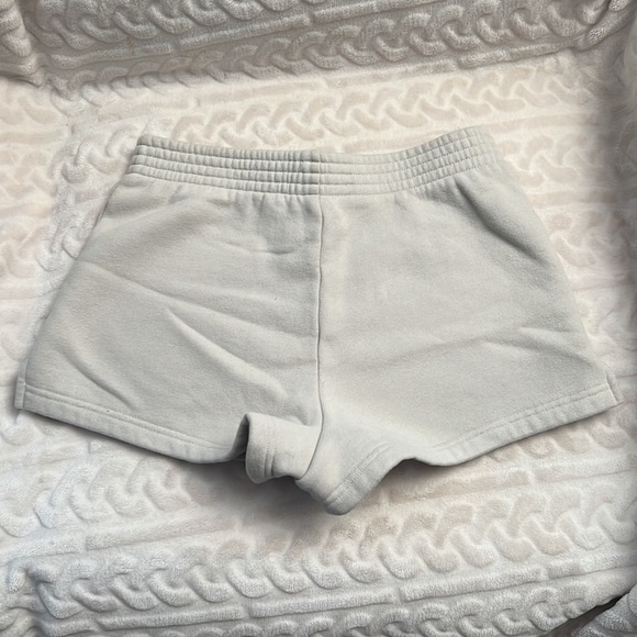 Aritzia TNA Nude Beige Lounge Shorts - Picture 5 of 8